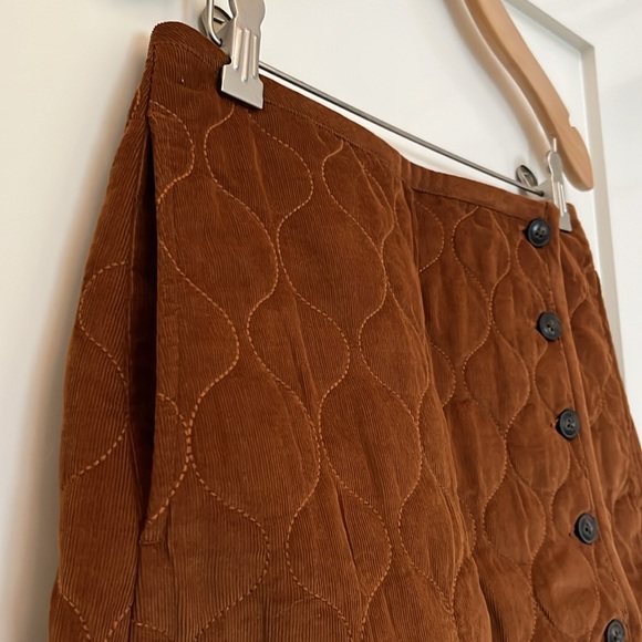 Curvy Corduroy Quilted Mini Skirt - Picture 6 of 8